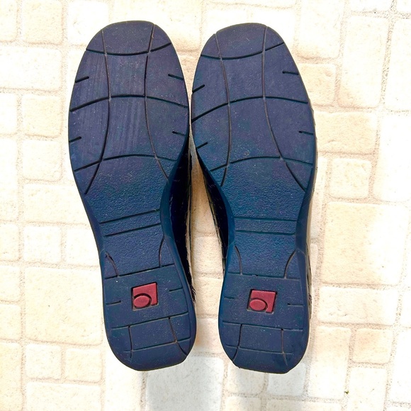 Reptile Texture Patent Leather Loafers - Picture 6 of 9